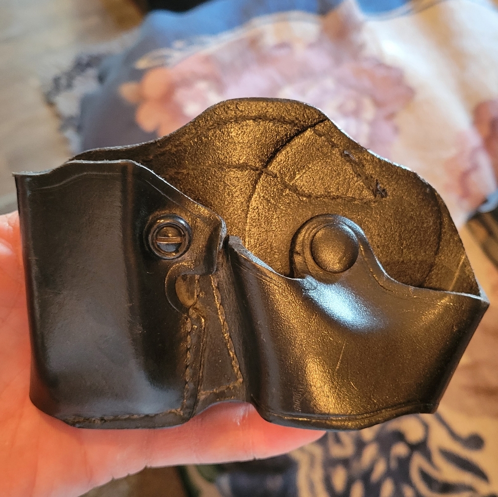 Gould leather mag/ handcuff holder